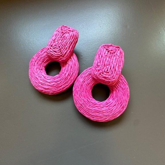 NWOT-Pink‎ Raffia Earrings - Picture 2 of 3